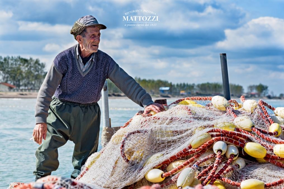 Cucina tipica di mare con il pesce fresco di Napoli!