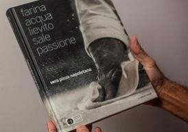 Farina acqua lievito sale passione, il libro dell'AVPN